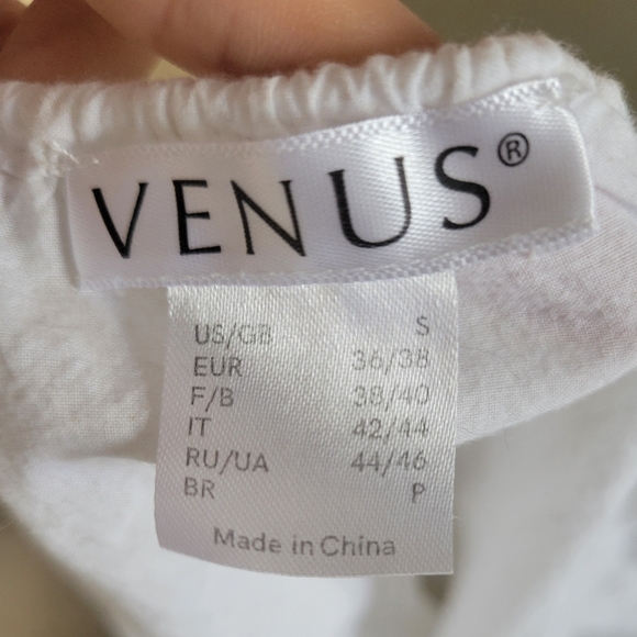 VENUS Cold Shoulder Top - Picture 5 of 7